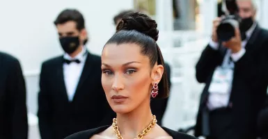 Jadi Sorotan, Bella Hadid Pakai Kalung Paru Paru Emas di Cannes