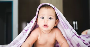 3 Bahaya Menggunakan Bedak Tabur Untuk Bayi, Hati-Hati Moms!