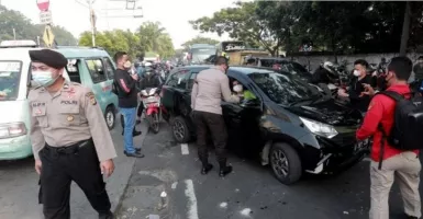Polisi Geser Penyekatan di Jalan Daan Mogot, Kurangi Mobilitas!