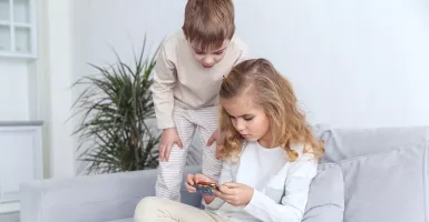 Mom, Terapkan 4 Cara agar Anak Tidak Keseringan Main Game Online