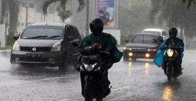 Sedia Payung, Jabodetabek diguyur Hujan Merata hingga Petang