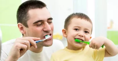 Awas! 4 Kebiasaan Menyikat Gigi ini Picu Kerusakan dan Bau Mulut