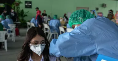 Vaksinasi Dosis Pertama di Bali Diklaim Lebihi Target