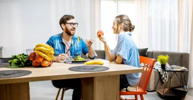 3 Tips Memilih Meja Makan yang Cocok untuk Pasutri Milenial