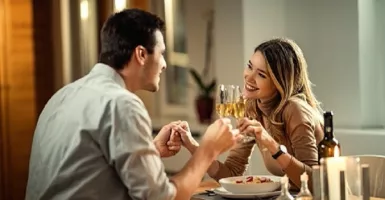 3 Ide Kencan Romantis Buat Suami Istri di Rumah, Murah dan Hemat