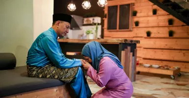 Mencium Tangan Suami dalam Islam Berikan 5 Manfaat Dahsyat