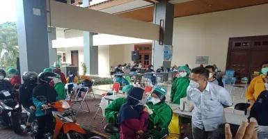 Menkes Tinjau Vaksinasi Drive Thru di Yogyakarta, Sebut Begini