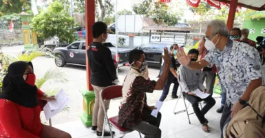 Buruh Tani di Klaten Kembalikan BST, Ganjar Kasih Hadiah