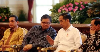 Pengamat Komunikasi Sentil Pujian Untuk Jokowi, Asal Bapak Senang