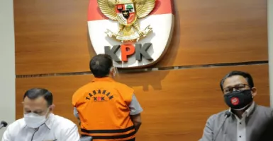 Mantan Bupati Lampung Tengah Dijebloskan ke Lapas Sukamiskin