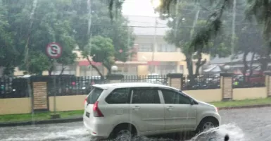 Hujan Lebat Turun Merata di Sejumlah Kota Besar, Siapkan Stamina