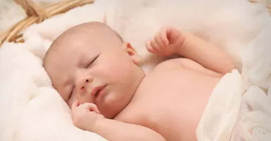 Bunda Wajib Tahu, Ini 4 Cara Mengatasi Biang Keringat pada Bayi