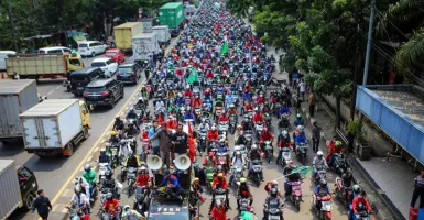 Demo Buruh, Protes UMK Surabaya Hanya Naik Rp 6 Ribu Saja