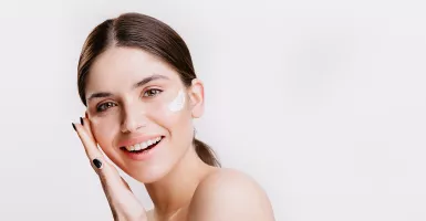 3 Rekomendasi Sunscreen Buat Kulit Sensitif, Anti Iritasi & Gatal