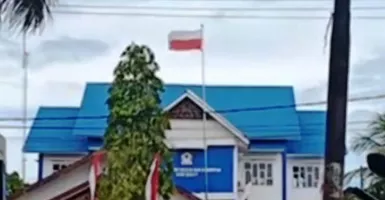 Gegara Ngantuk, Pemasangan Bendera di Kantor Ini Terbalik