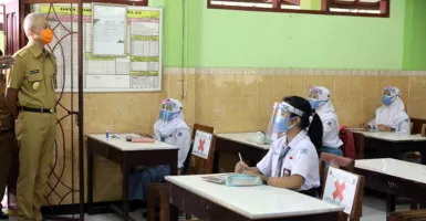 Ganjar Sebut Sekolah di Jateng Diperbolehkan Uji Coba PTM