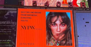 Luna Maya Senang Wajahnya Terpampang di Times Square New York