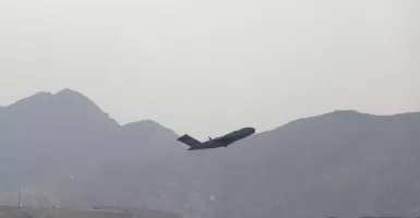 Pesawat Terakhir AS Lepas Landas, Taliban Memekik Kegirangan