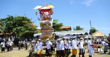 Belajar Dari Bali: Tradisi Tetap Berjalan, Covid-19 Terkendali