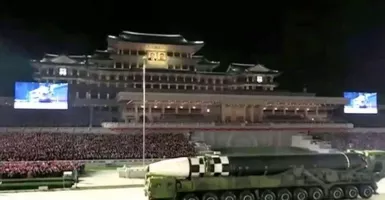 Parade Militer Korut Menggetarkan Dunia, Mesin Perangnya OMG!