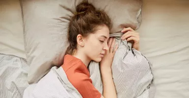 Tidur Tetap Nyenyak Saat Sakit Punggung dengan 2 Tips Ini