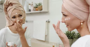 Tak Asal, Ikuti 3 Cara Alami Merawat Kulit Sensitif Tanpa Skincare