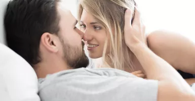 Suami Coba 4 Teknik Memuaskan Istri di Ranjang, Pasti Pengen Lagi