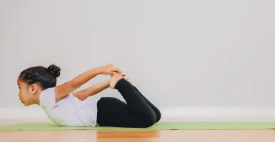 3 Masalah Kesehatan pada Anak Bisa Diatasi dengan Melakukan Yoga