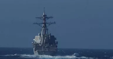 Kapal Perusak Angkatan Laut AS Dikejar Rusia, Nyaris Bentrok