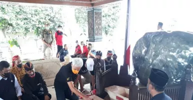 Ganjar Pranowo Tutup Mulut Soal Capres di Makam Soekarno