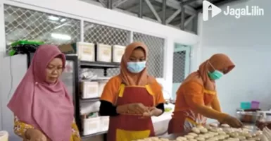 Dapur Garasi Lalu Rumah Produksi, Donat Frozen Endah Laris Manis