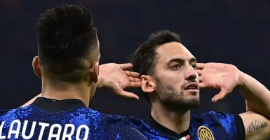 Ditahan Inter, Pelatih AC Milan Langsung Menghampiri Calhanoglu