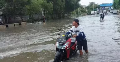 Banjir Jakarta Hari Ini: Lihat, Warga Kesusahan Banget