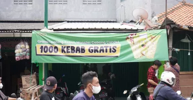 Di Jakarta Timur Ada Jajanan Kebab Monster, Harganya Murah Banget