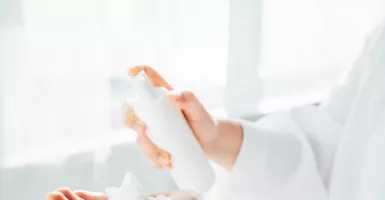 Pakar Dermatologi Bongkar 7 Mitos Saat Mencuci Muka, Jangan Salah