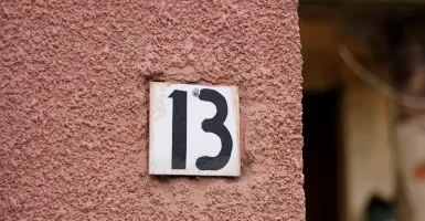 Apakah 13 Benar-benar Angka Sial?