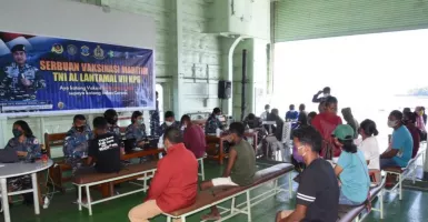 Kapal TNI Lepas Sauh di Alor, Masyarakat Dapat Serbuan Vaksinasi