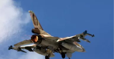 Serangan Udara Israel Bertubi-tubi, Asap Mengepul di Suriah Barat