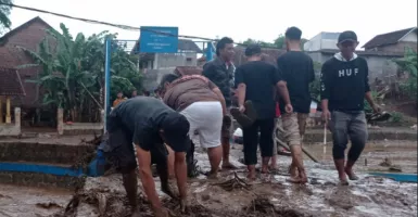 Banjir Terjang Garut, Satu Rumah Hanyut dan 20 KK Mengungsi