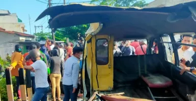 Kereta Api Tabrak Angkot di Medan, 4 Meninggal, 6 Terluka