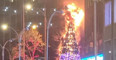Pohon Natal Baru Dipasang 2 Hari, Langsung Dibakar Orang Jahat