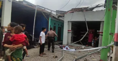 Angin Puting Beliung Memporakporandakan Belasan Rumah di Cianjur