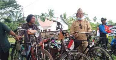 Komunitas Sepeda Ontel Meriahkan Hari Bersejarah PDRI
