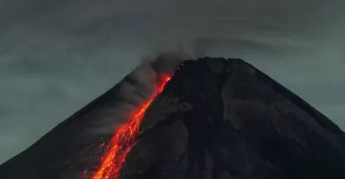 Gunung Merapi Luncurkan 15 Kali Guguran Lava Pijar, Waspada!