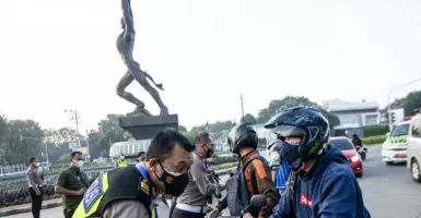 Omicron Terdeteksi di Indonesia, Pemerintah Perlu Perketat PPKM?