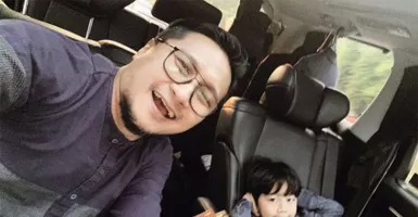 Anak Arie Untung Terbaring di Rumah Sakit, Mohon Doanya