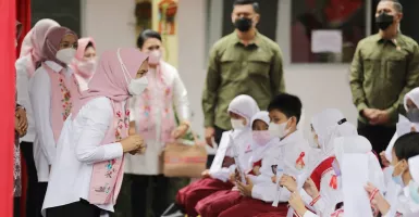 Ibu Negara Iriana Tinjau Vaksinasi Anak di Kota Bandung
