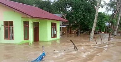 Banjir Bandang Hanyutkan 12 Rumah dan 1 Ponpes di Padang Lawas