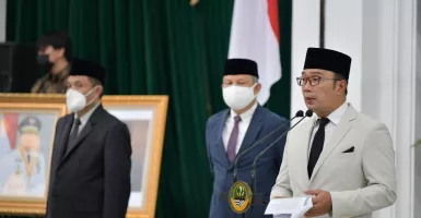 Ridwan Kamil Serahkan Surat Tugas Plt Wali Kota Bekasi