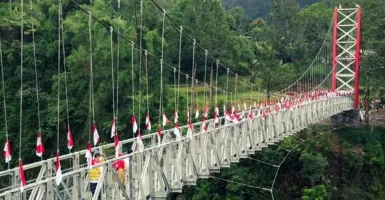 Jembatan Gantung Bantu Akses Warga Desa, Sebut Menteri PUPR